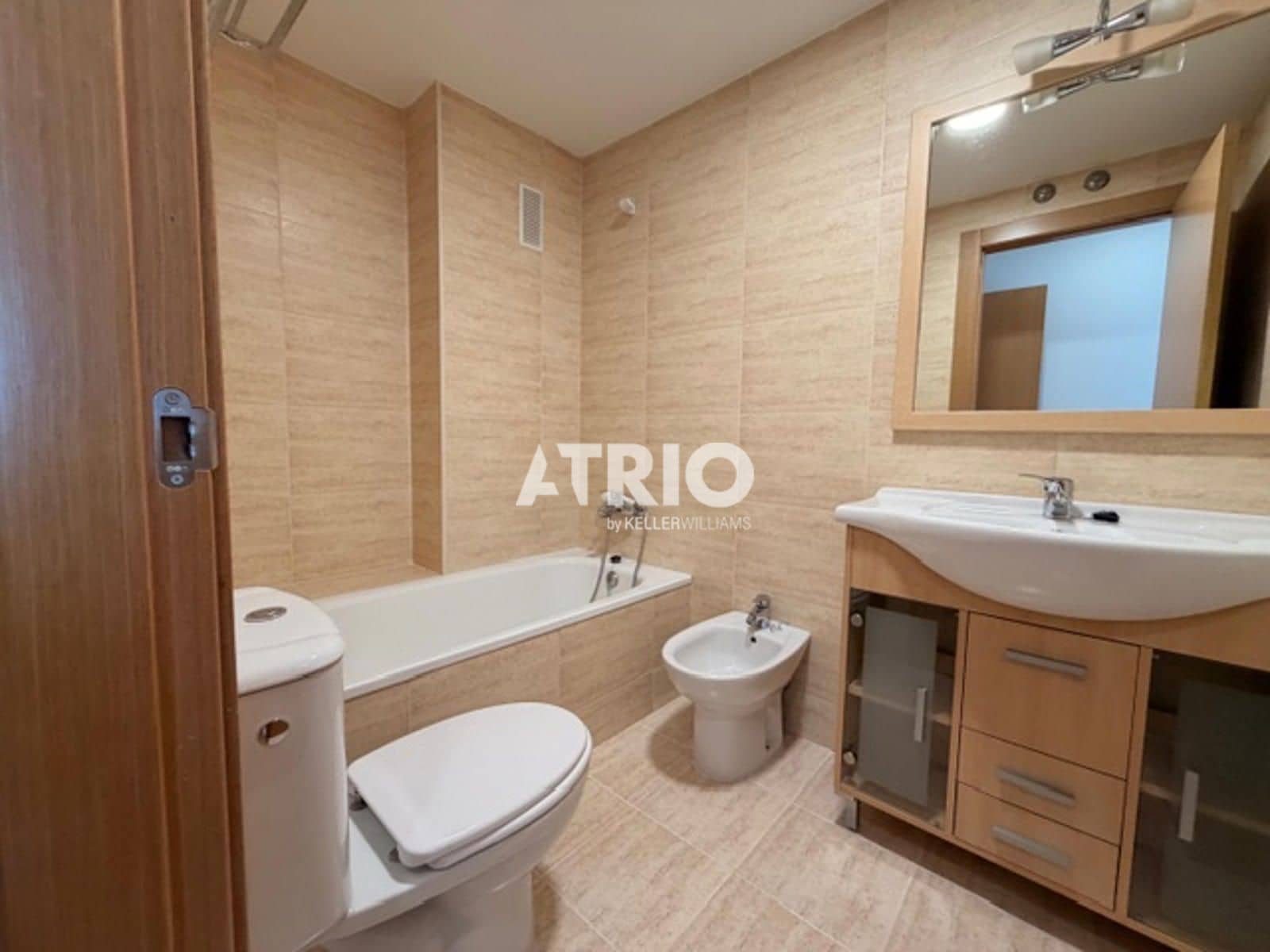 Appartement de 3 chambres à louer à Burgos ville - 950 € (Ref: 9854283)