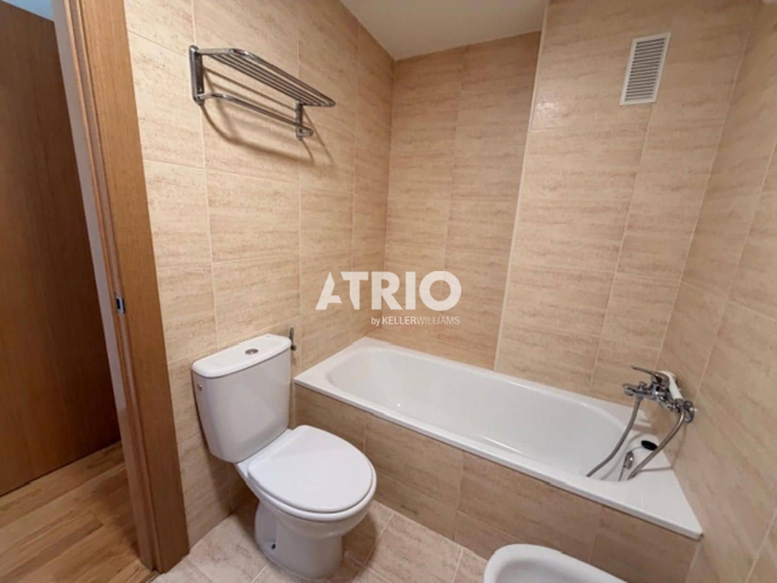 Appartement de 3 chambres à louer à Burgos ville - 950 € (Ref: 9854283)