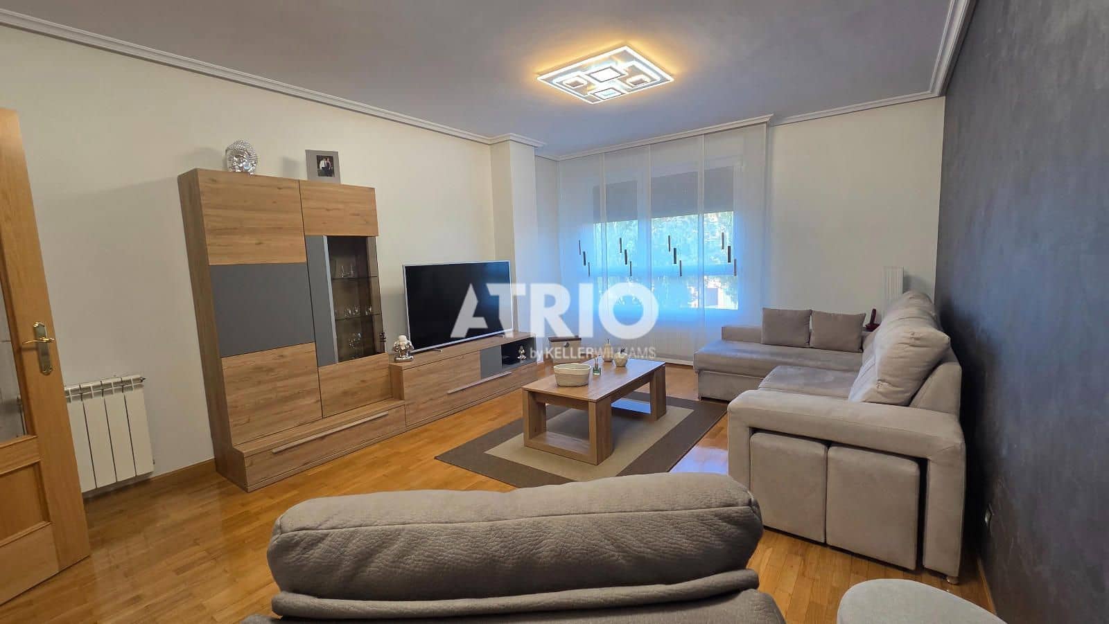 3 bedroom Flat for sale in Burgos city with garage - € 253,000 (Ref: 9867953)