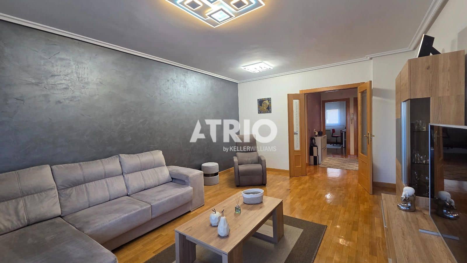 3 bedroom Flat for sale in Burgos city with garage - € 253,000 (Ref: 9867953)
