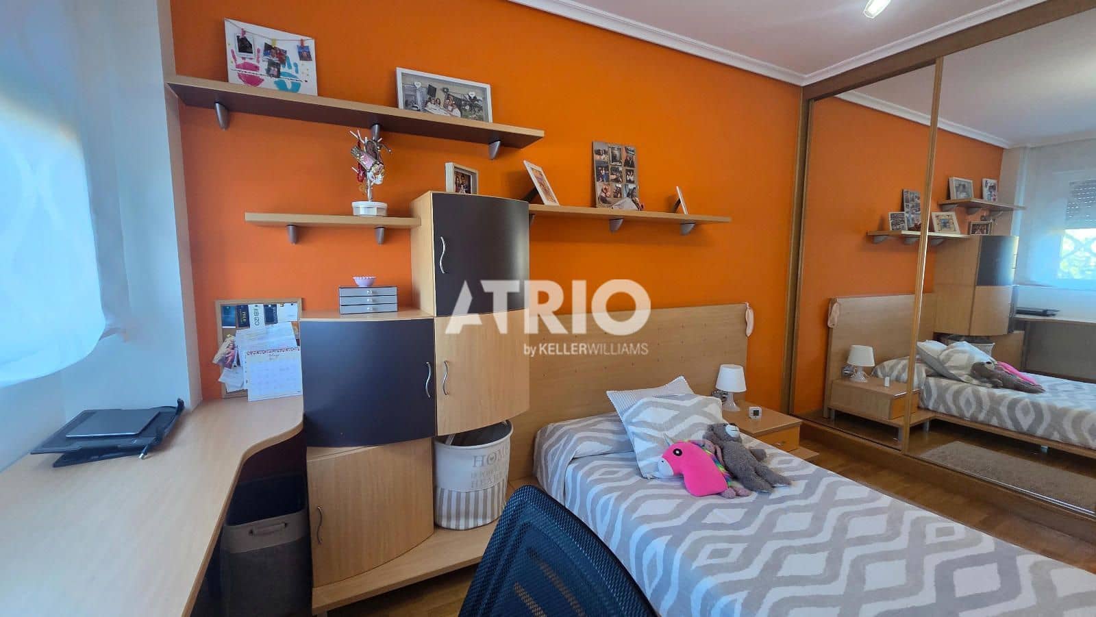 3 bedroom Flat for sale in Burgos city with garage - € 253,000 (Ref: 9867953)