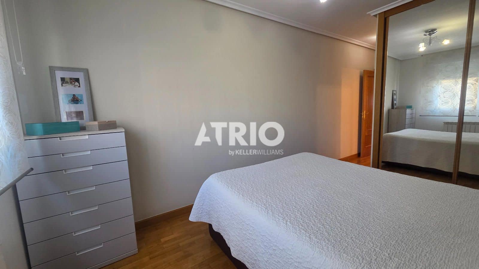 3 bedroom Flat for sale in Burgos city with garage - € 253,000 (Ref: 9867953)