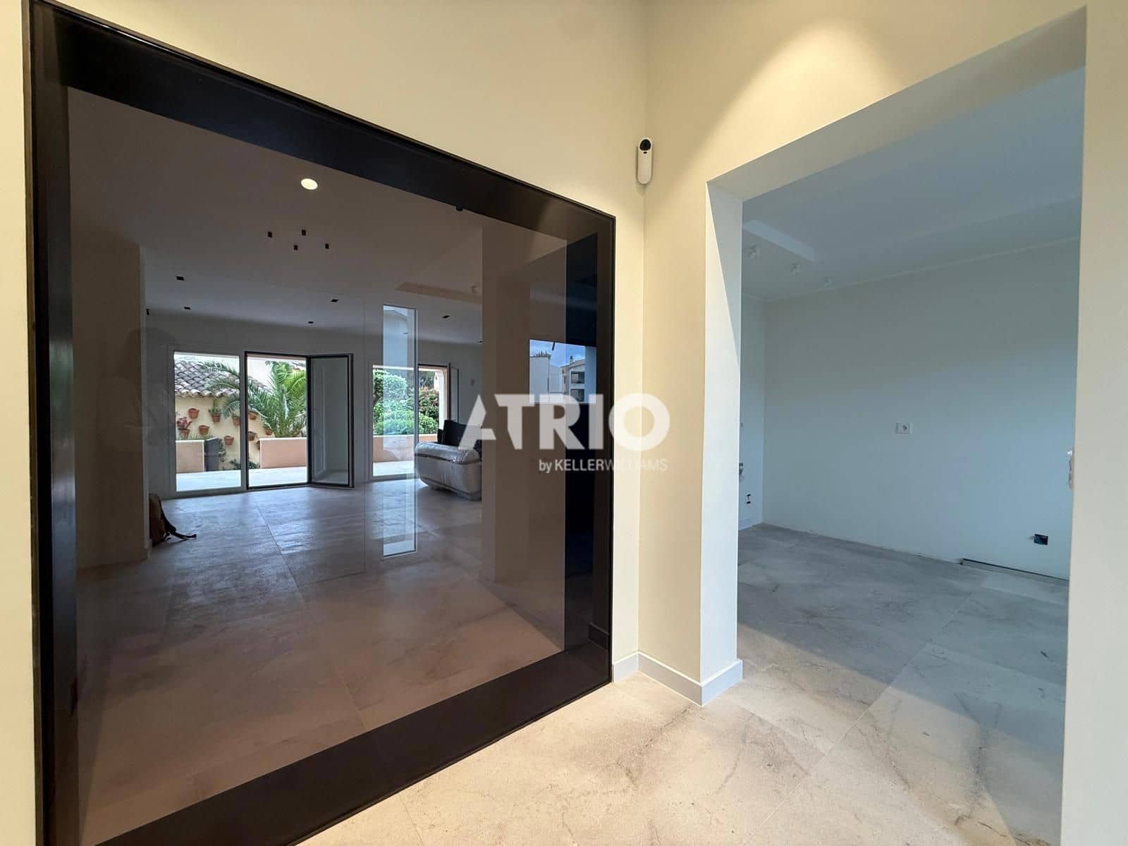 Piso de 2 habitaciones en Santa Ponsa en venta con piscina garaje - 990.000 € (Ref: 9872446)