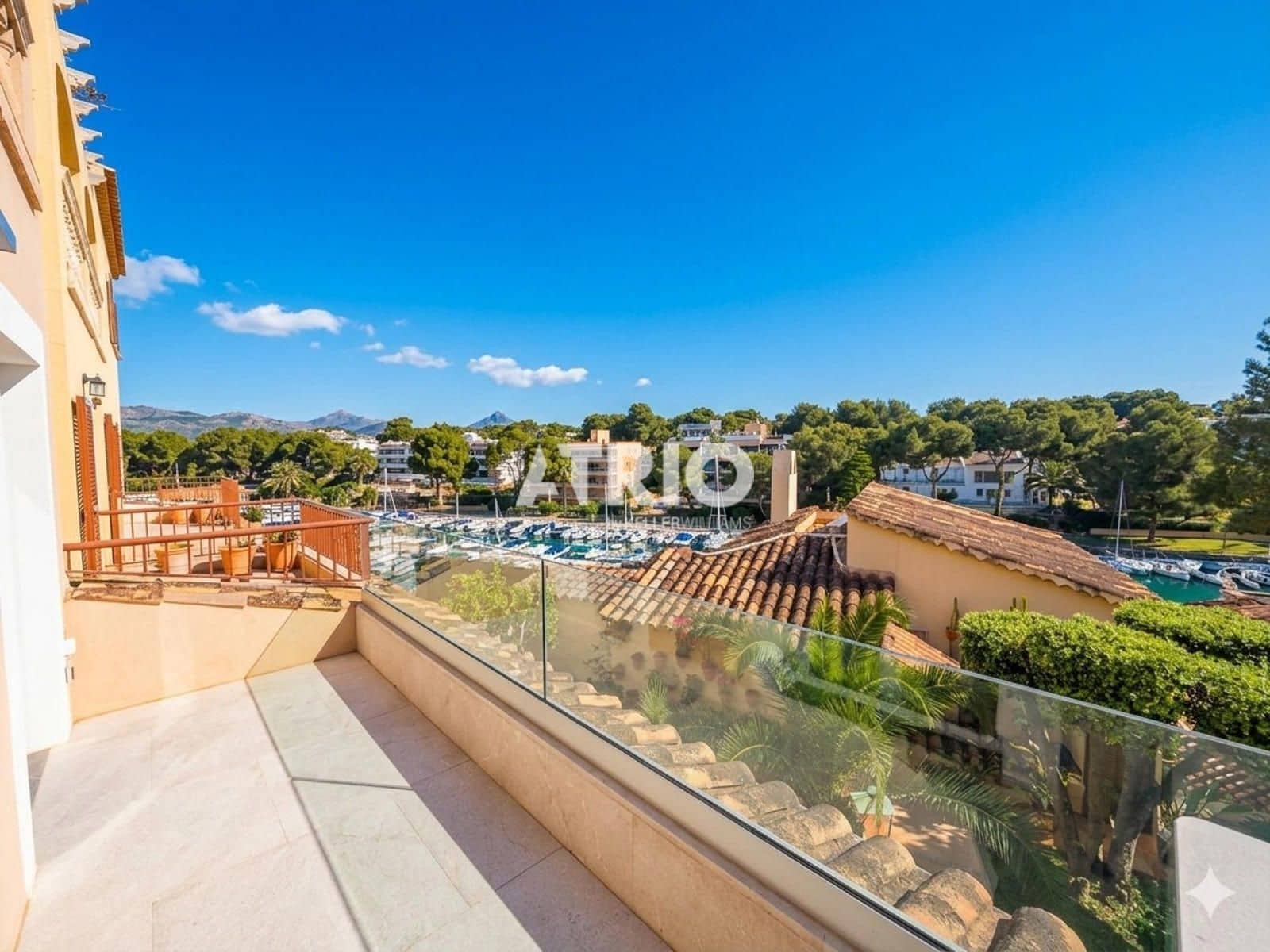 Piso de 2 habitaciones en Santa Ponsa en venta con piscina garaje - 990.000 € (Ref: 9872446)