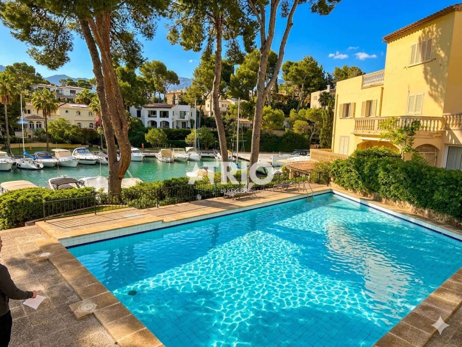 Piso de 2 habitaciones en Santa Ponsa en venta con piscina garaje - 990.000 € (Ref: 9872446)