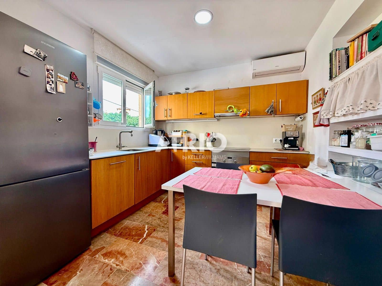 6 bedroom Villa for sale in Palma de Mallorca with garage - € 1,400,000 (Ref: 9891005)