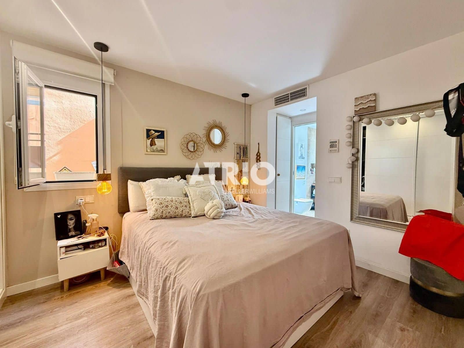 6 bedroom Villa for sale in Palma de Mallorca with garage - € 1,400,000 (Ref: 9891005)