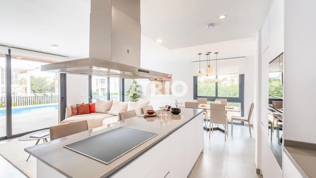 3 soveværelse Byhus til salg i Cala Ratjada, Capdepera med swimmingpool - € 877.000 (Ref: 9941024)