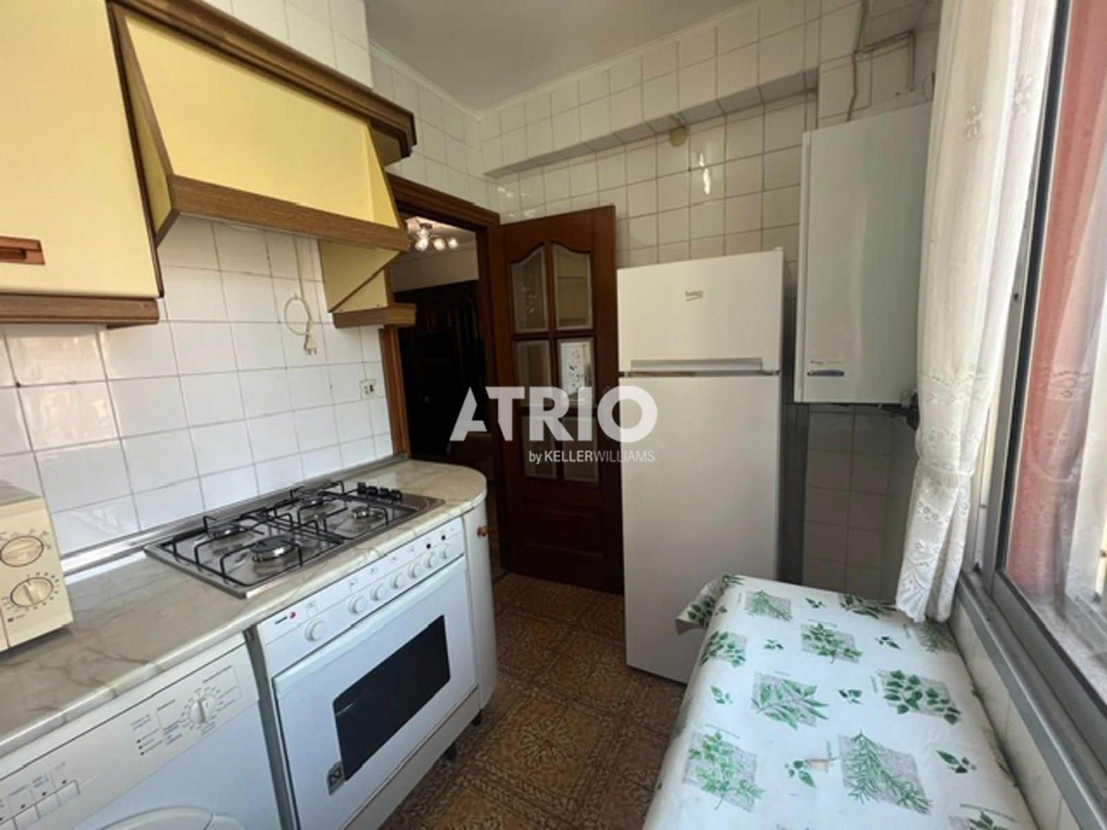 3 slaapkamer Flat te huur in Burgos stad - € 750 (Ref: 9973854)