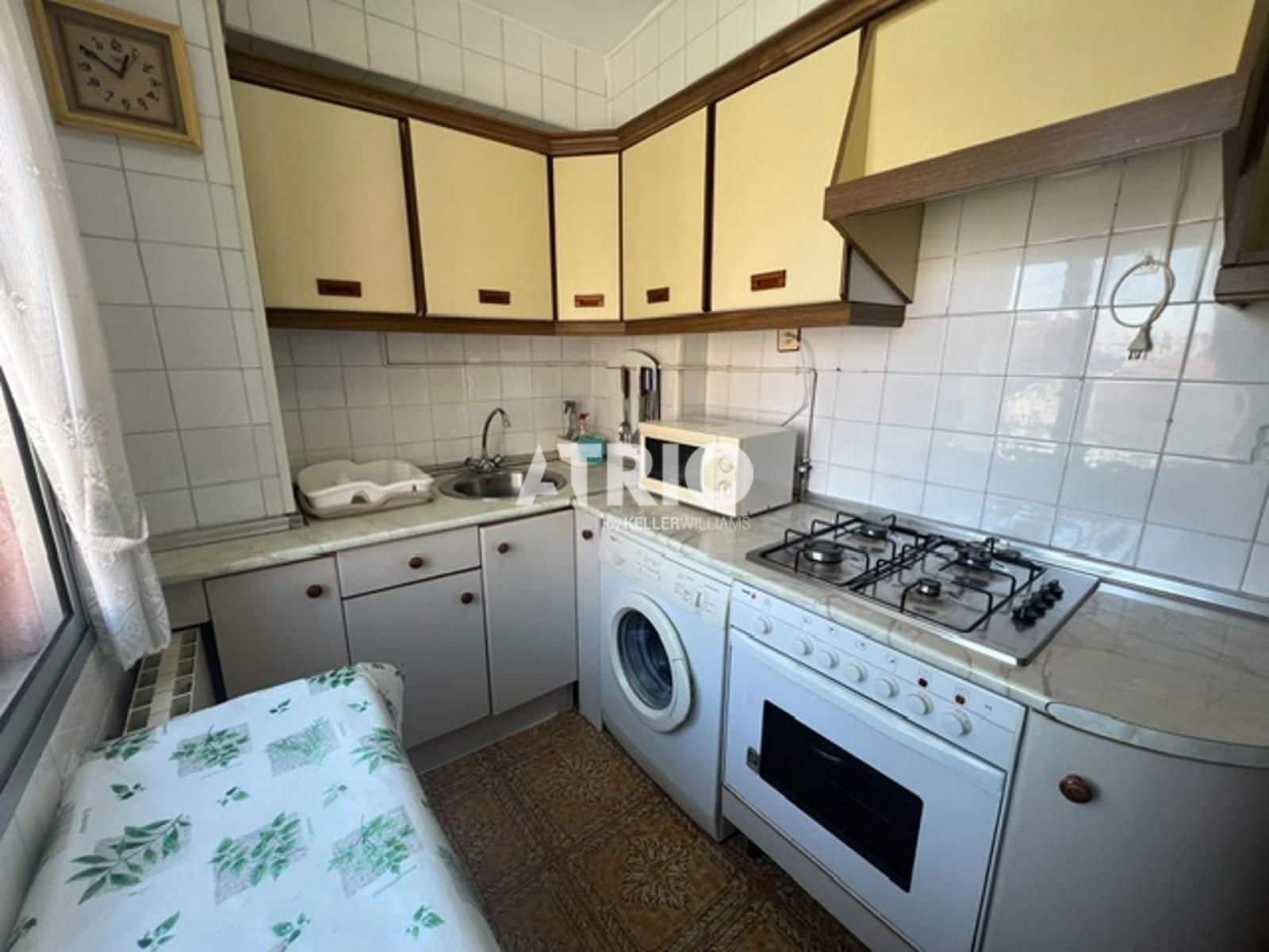 3 slaapkamer Flat te huur in Burgos stad - € 750 (Ref: 9973854)