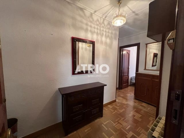 3 sovrum Lägenhet att hyra i Burgos stad - 750 € (Ref: 9973854)