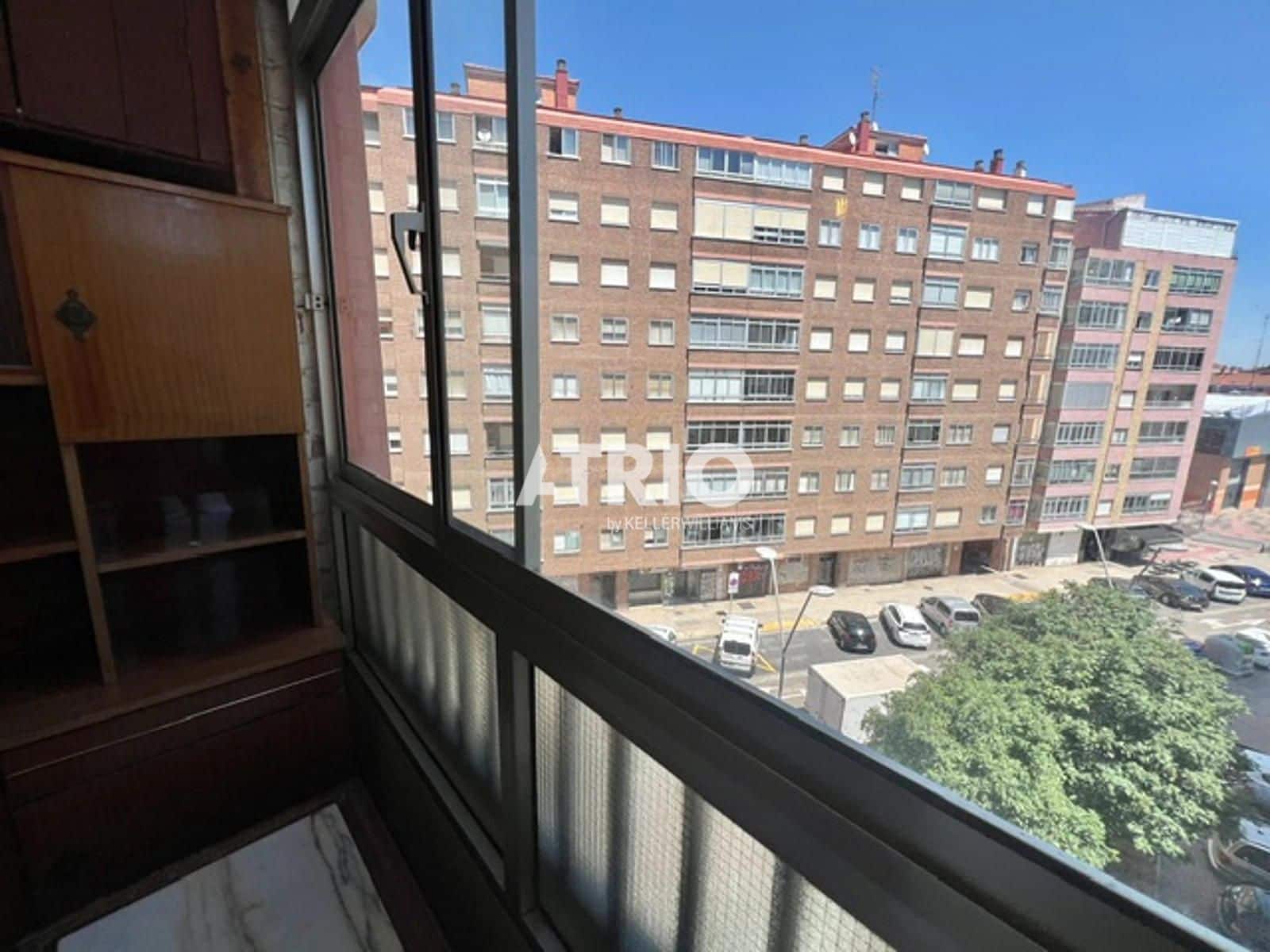 3 slaapkamer Flat te huur in Burgos stad - € 750 (Ref: 9973854)