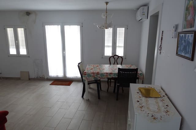 3 makuuhuone Omakotitalo myytävänä paikassa Chiclana de la Frontera - 98 000 € (Ref: 10167063)