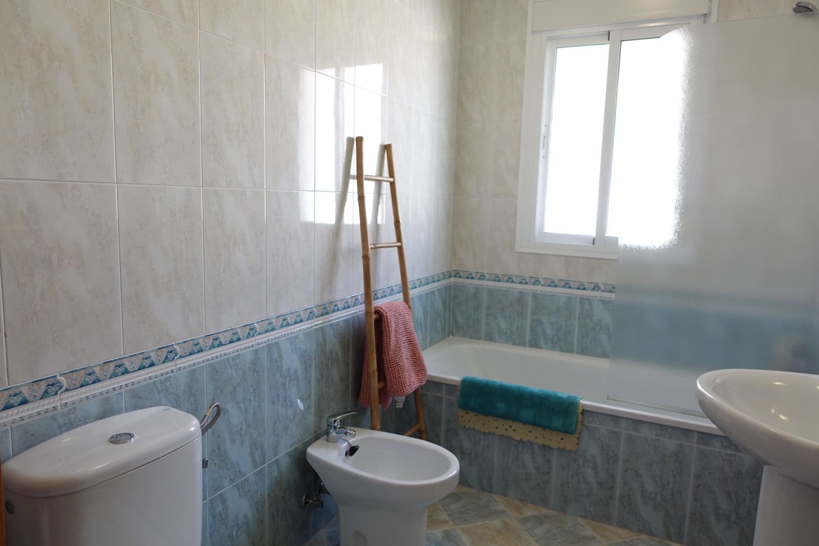 3 bedroom Villa for sale in Chiclana de la Frontera with pool garage - € 435,000 (Ref: 8326685)