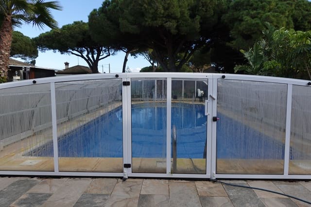 4 soveværelse Villa til salg i La Barrosa, Chiclana de la Frontera med swimmingpool garage - € 450.000 (Ref: 8754813)