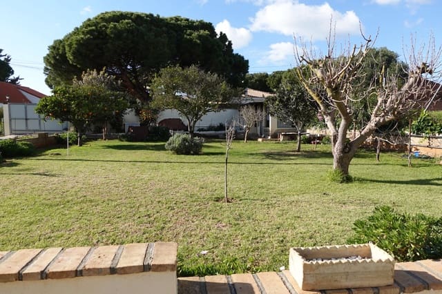4 sypialnia Willa na sprzedaż w La Barrosa, Chiclana de la Frontera z basenem garażem - 450 000 € (Ref: 8754813)