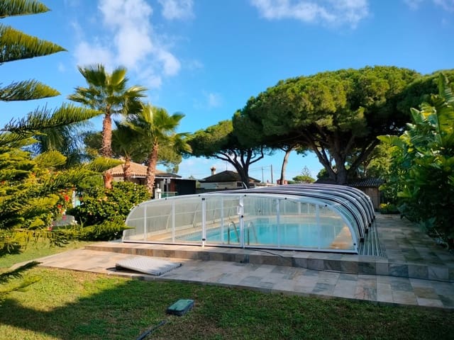 4 sypialnia Willa na sprzedaż w La Barrosa, Chiclana de la Frontera z basenem garażem - 450 000 € (Ref: 8754813)