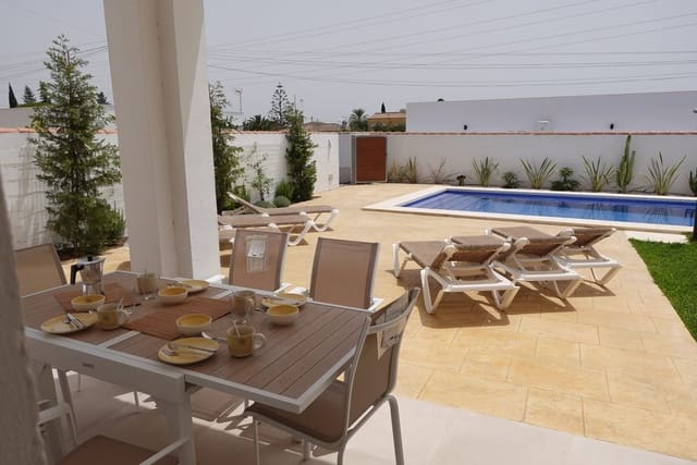6 bedroom Villa for sale in Chiclana de la Frontera with pool garage - € 469,000 (Ref: 9164468)