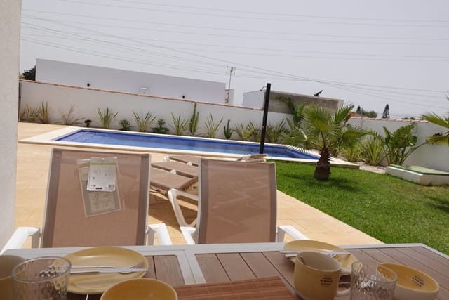 6 bedroom Villa for sale in Chiclana de la Frontera with pool garage - € 379,000 (Ref: 9164468)