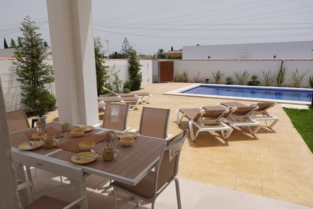 6 bedroom Villa for sale in Chiclana de la Frontera with pool garage - € 379,000 (Ref: 9164468)