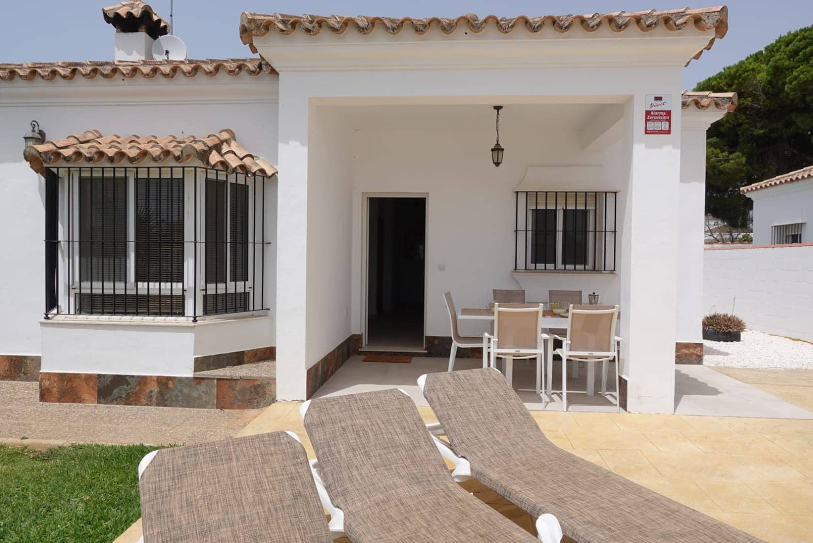 6 bedroom Villa for sale in Chiclana de la Frontera with pool garage - € 379,000 (Ref: 9164468)