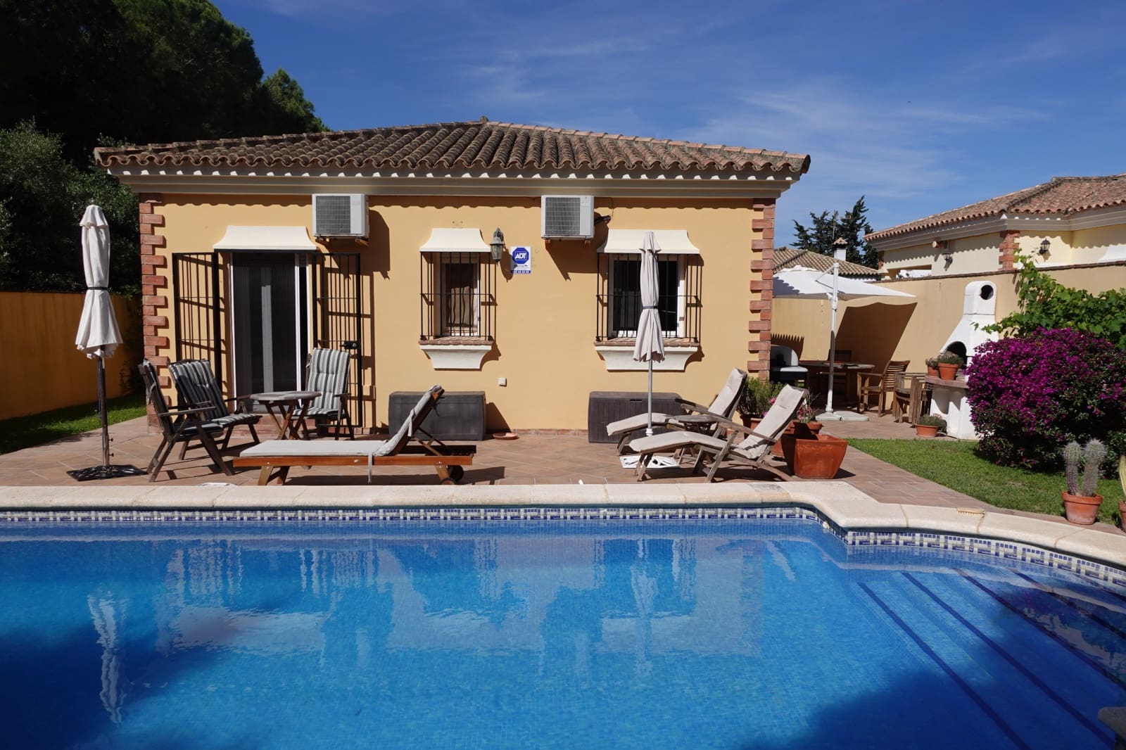 3 sypialnia Willa na sprzedaż w Chiclana de la Frontera z basenem garażem - 299 000 € (Ref: 9847832)