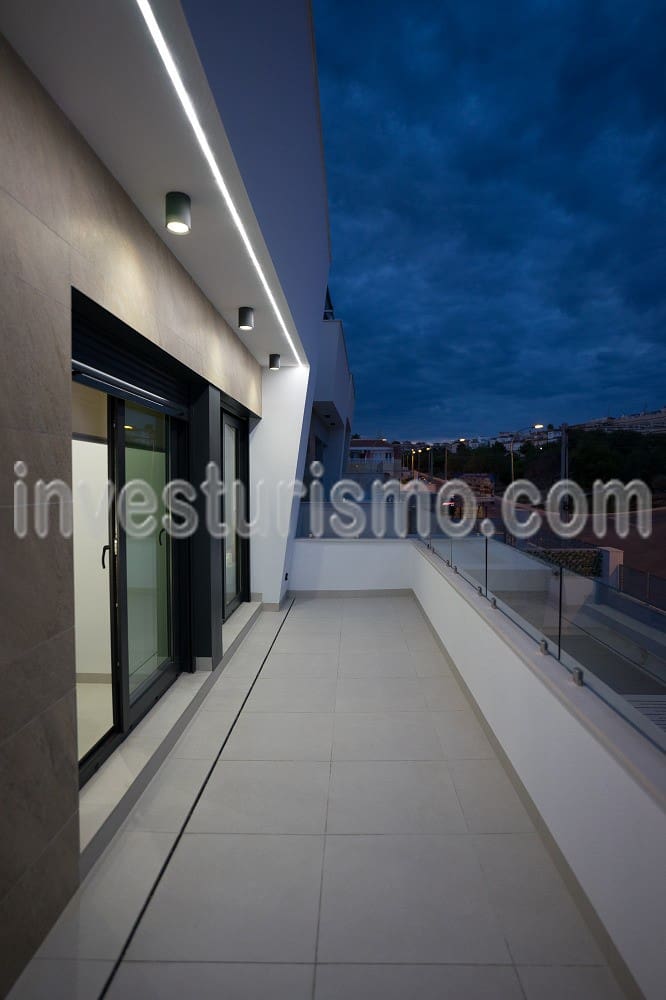 3 soverom Villa til salgs i Orihuela Costa med svømmebasseng garasje - € 365 000 (Ref: 7722057)