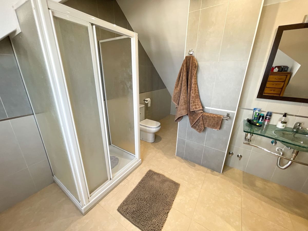 3 soveværelse Semi-Rækkehus til salg i Benalmadena med swimmingpool garage - € 830.000 (Ref: 9640508)