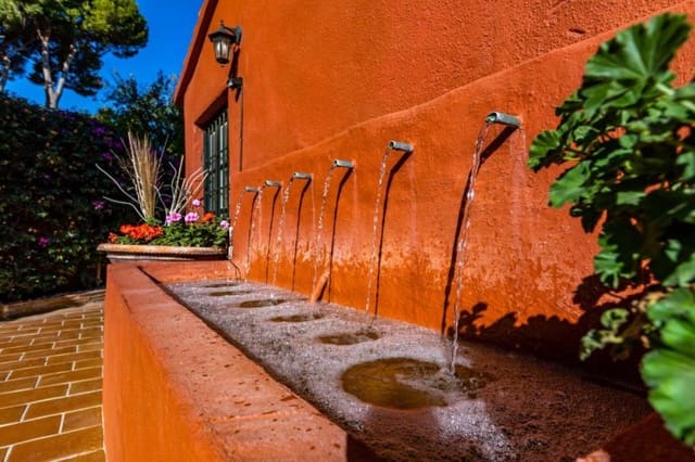 6 makuuhuone Hotelli myytävänä paikassa Torremolinos mukana uima-altaan 
autotalli - 1 200 000 € (Ref: 9640510)