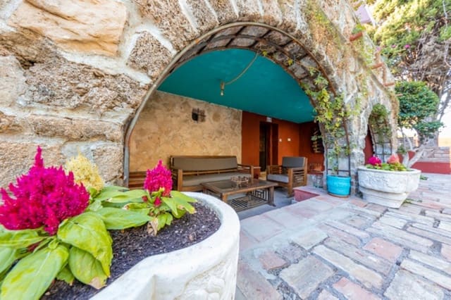 6 makuuhuone Hotelli myytävänä paikassa Torremolinos mukana uima-altaan 
autotalli - 1 200 000 € (Ref: 9640510)