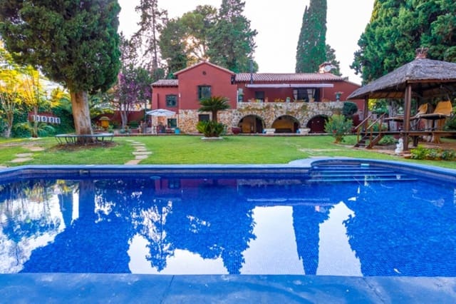 6 makuuhuone Hotelli myytävänä paikassa Torremolinos mukana uima-altaan 
autotalli - 1 200 000 € (Ref: 9640510)