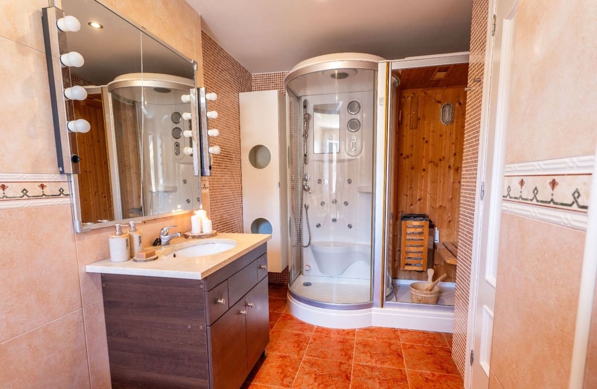 5 soveværelse Villa til salg i Torrequebrada med swimmingpool garage - € 870.000 (Ref: 9640512)