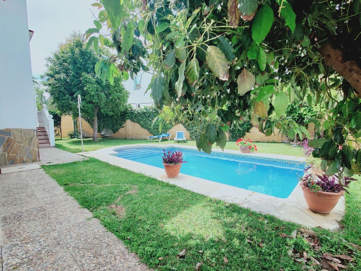 5 soveværelse Villa til salg i Torrequebrada med swimmingpool garage - € 870.000 (Ref: 9640512)