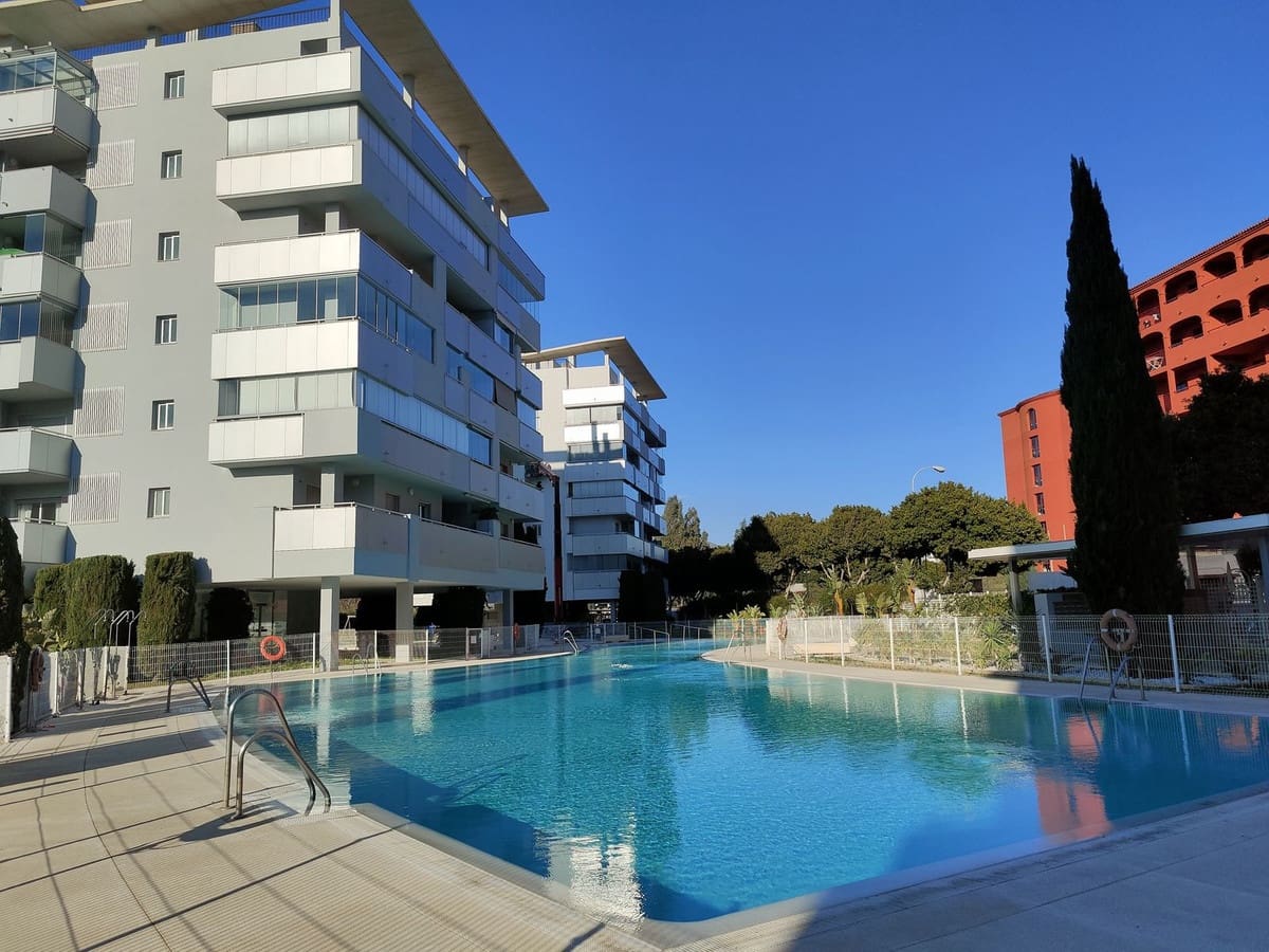2 quarto Penthouse para arrendar em Fuengirola com piscina garagem - 1 450 € (Ref: 9640513)