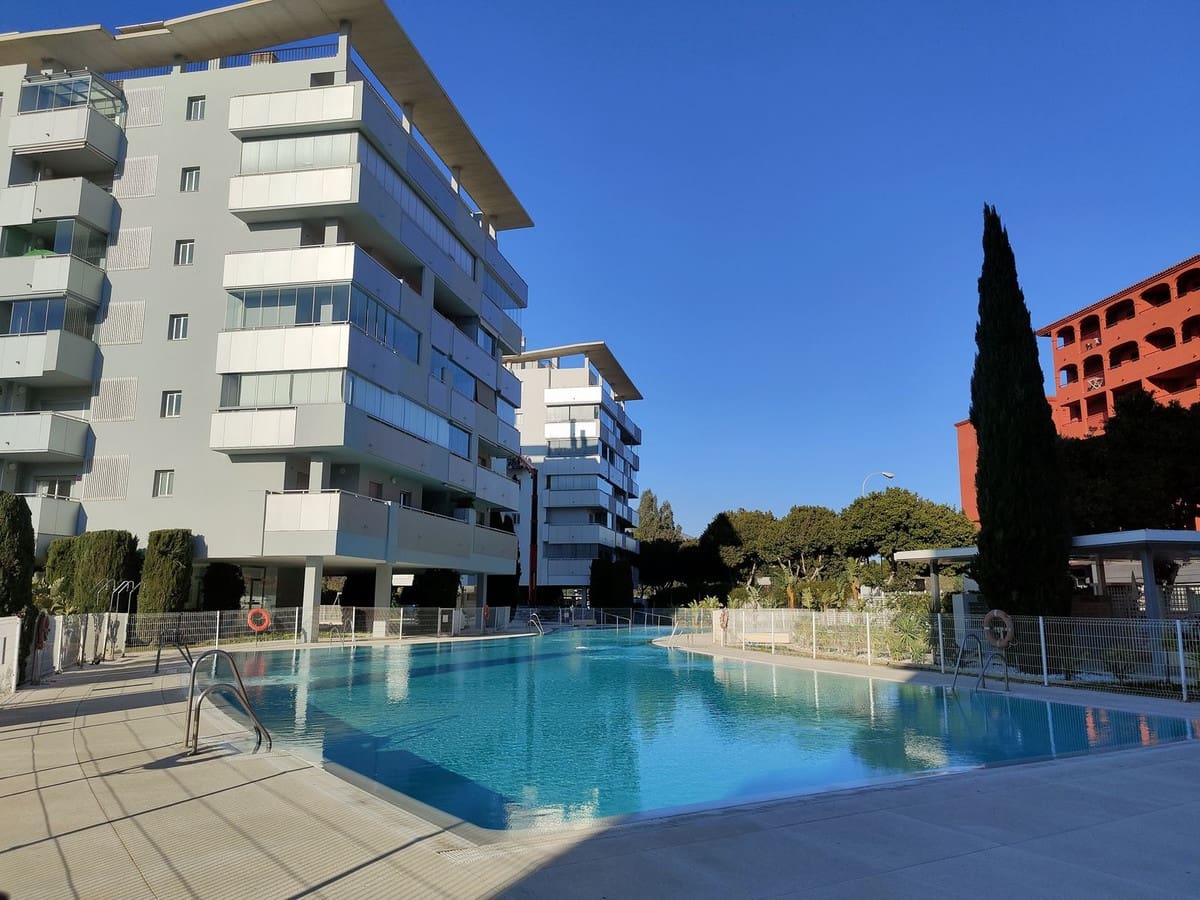 2 quarto Penthouse para arrendar em Fuengirola com piscina garagem - 1 450 € (Ref: 9640513)
