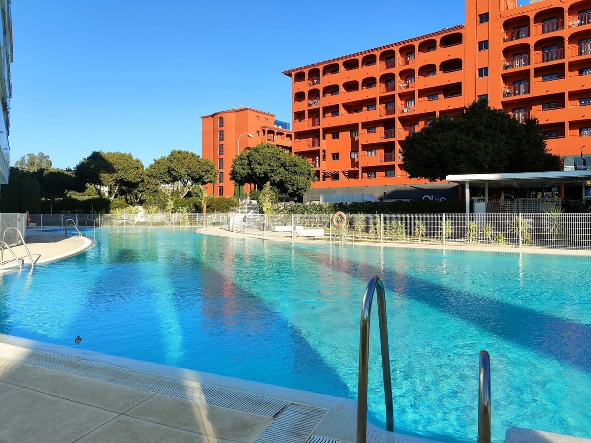 2 quarto Penthouse para arrendar em Fuengirola com piscina garagem - 1 450 € (Ref: 9640513)