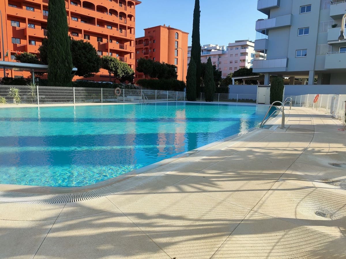2 quarto Penthouse para arrendar em Fuengirola com piscina garagem - 1 450 € (Ref: 9640513)