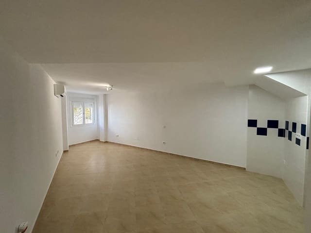 2 soveværelse Lejlighed til leje i Benalmádena pueblo, Benalmádena med garage - € 1.100 (Ref: 9640514)