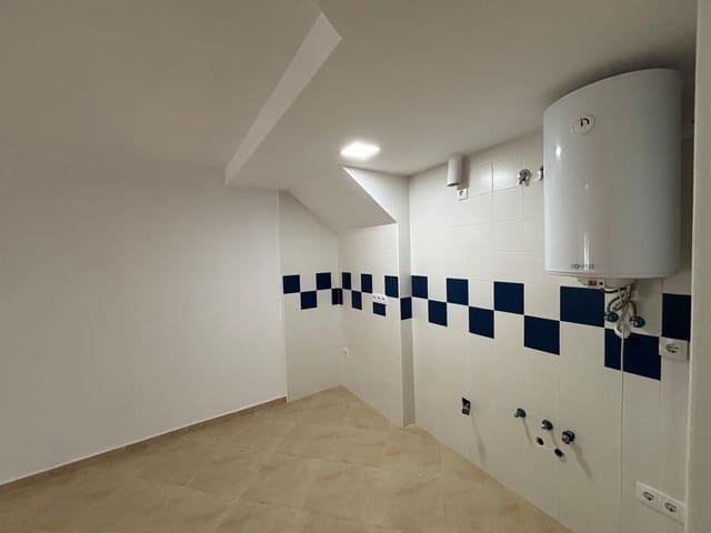 2 soveværelse Lejlighed til leje i Benalmádena pueblo, Benalmádena med garage - € 1.100 (Ref: 9640514)