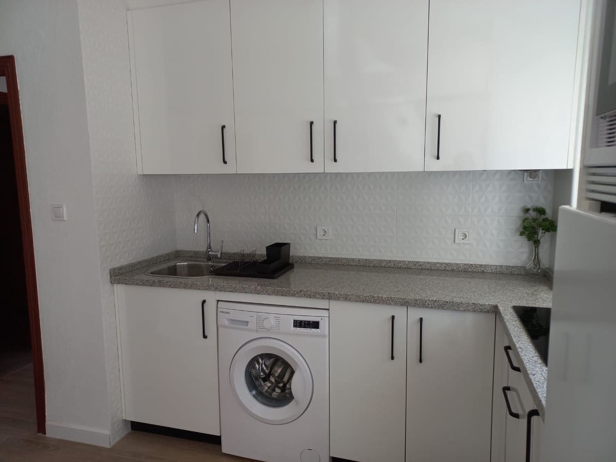 2 soveværelse Lejlighed til leje i Benalmadena Costa med swimmingpool garage - € 1.000 (Ref: 9640518)