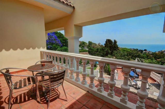 Chalet de 10 habitaciones en Benalmádena pueblo, Benalmádena en venta con piscina - 3.000.000 € (Ref: 9640521)