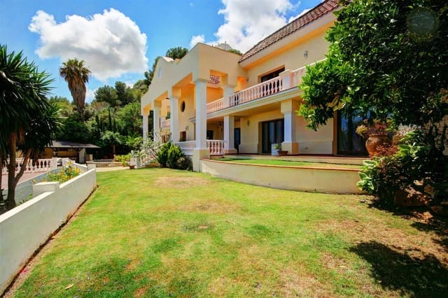 Chalet de 10 habitaciones en Benalmádena pueblo, Benalmádena en venta con piscina - 3.000.000 € (Ref: 9640521)