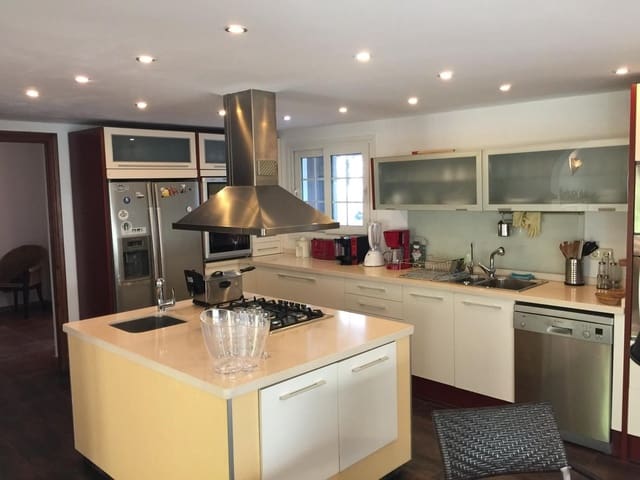 7 soveværelse Villa til leje i Benalmádena pueblo, Benalmádena med swimmingpool - € 6.900 (Ref: 9640522)