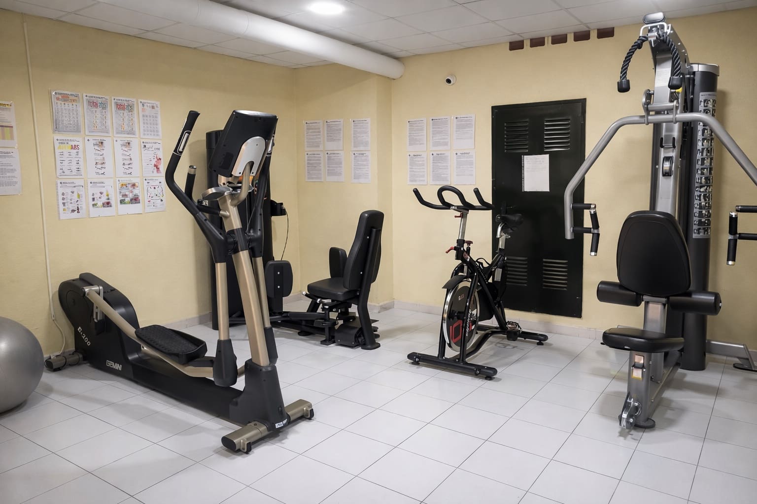 2 makuuhuone Asunto myytävänä paikassa Benalmadena mukana uima-altaan 
autotalli - 369 000 € (Ref: 9687554)