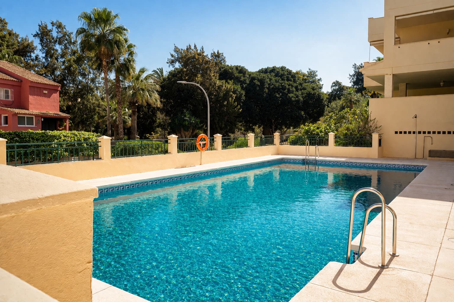 2 makuuhuone Asunto myytävänä paikassa Benalmadena mukana uima-altaan 
autotalli - 369 000 € (Ref: 9687554)