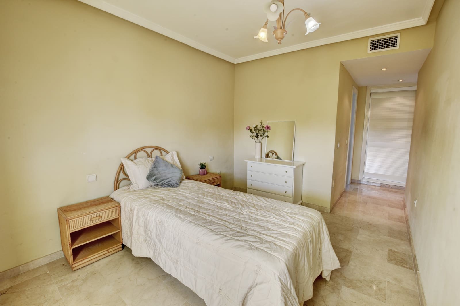 2 makuuhuone Asunto myytävänä paikassa Benalmadena mukana uima-altaan 
autotalli - 369 000 € (Ref: 9687554)