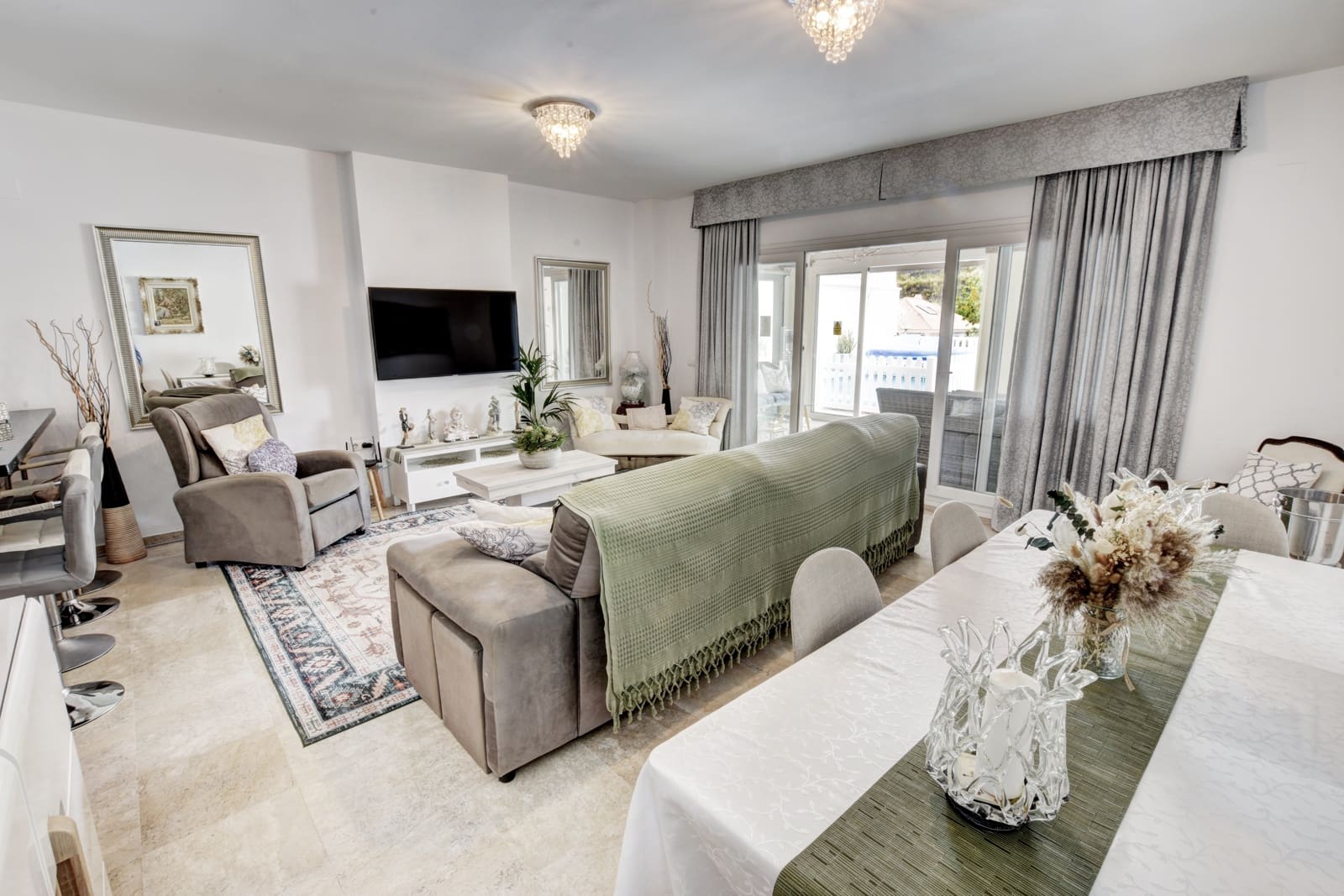 6 bedroom Semi-detached Villa for sale in Benalmadena with pool garage - € 799,000 (Ref: 9699110)