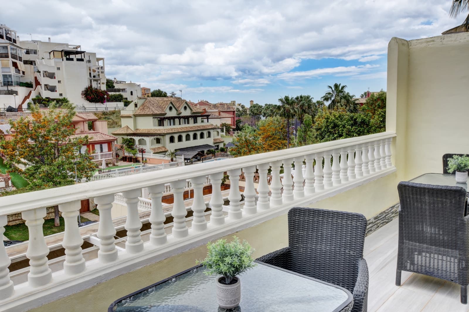 6 bedroom Semi-detached Villa for sale in Benalmadena with pool garage - € 799,000 (Ref: 9699110)