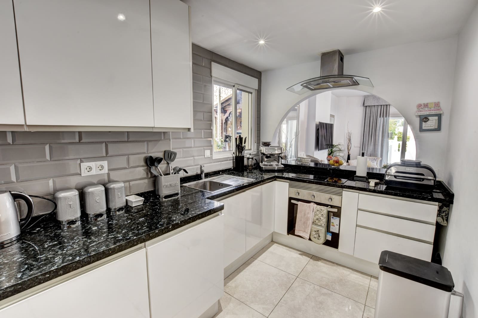 6 bedroom Semi-detached Villa for sale in Benalmadena with pool garage - € 799,000 (Ref: 9699110)