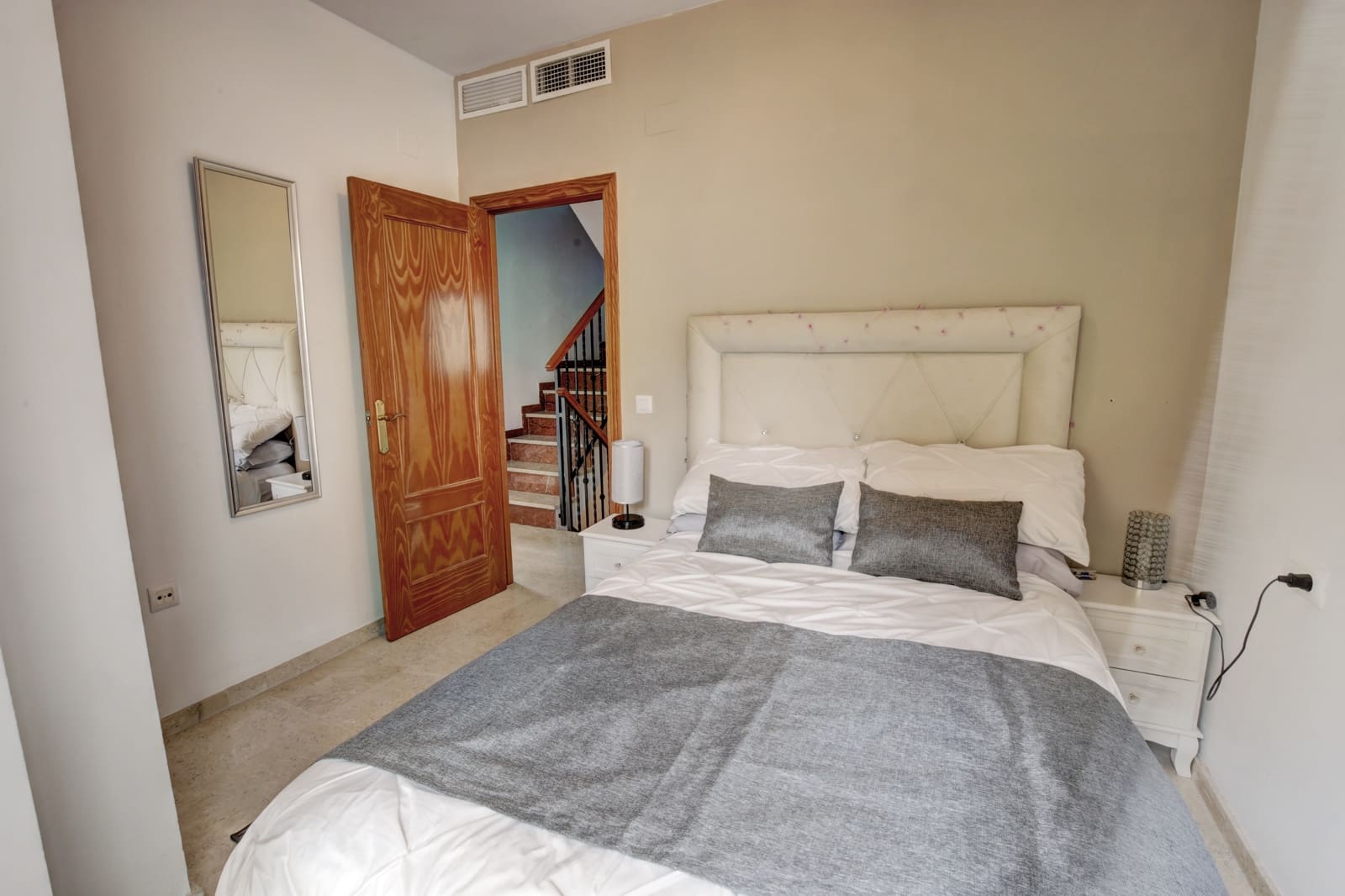 6 bedroom Semi-detached Villa for sale in Benalmadena with pool garage - € 799,000 (Ref: 9699110)